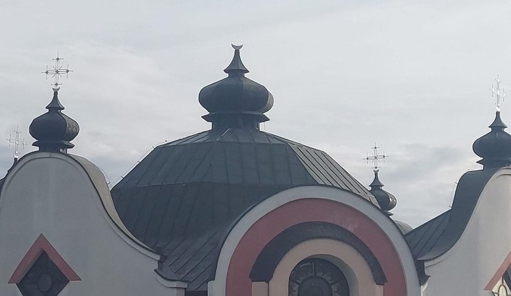 Невідомі зрізали хрест з української церкви у Польщі: посольство вимагає розслідування. ФОТО