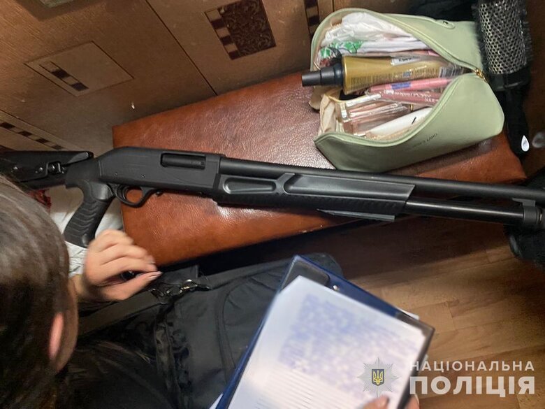 Банду, що займалася вимаганням, викрили на Житомирщині. На чолі був кримінальний авторитет 04