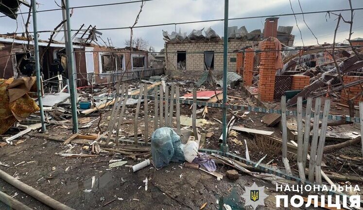 Доба на Херсонщині: поранено сімох людей, пошкоджено понад 80 об’єктів. ФОТОрепортаж