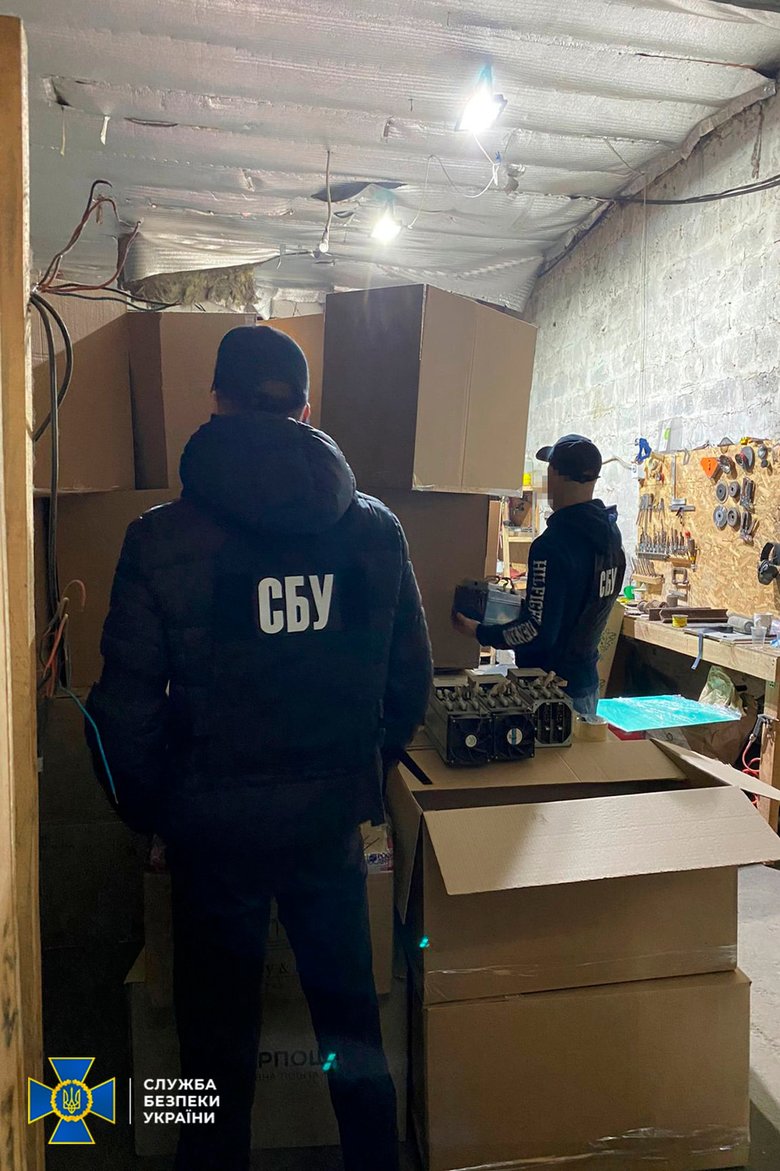 Разоблачена подпольная криптоферма в Киевской области, укравшая электроэнергии на 3,5 млн грн, - СБУ 03