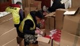 Вісьмох громадян України затримано в Польщі за підозрою в нелегальному виробництві та продажу сигарет. ВIДЕО