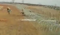 двоє росіян заплуталися у колючому дроті