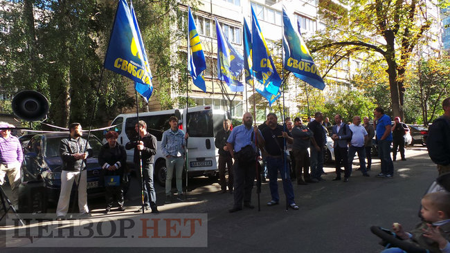 ФСБ+ГПУ=дружба?: активісти пікетують ГПУ проти екстрадиції в РФ Тумгоєва 01