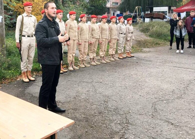 В окупованому  Маріуполі українських підлітків намагаються завербувати у неопіонерський путінюгенд, – Андрющенко 02