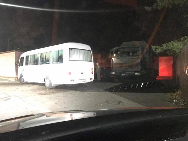 Будинок Порошенка в Козині оточено спецпризначенцями 01