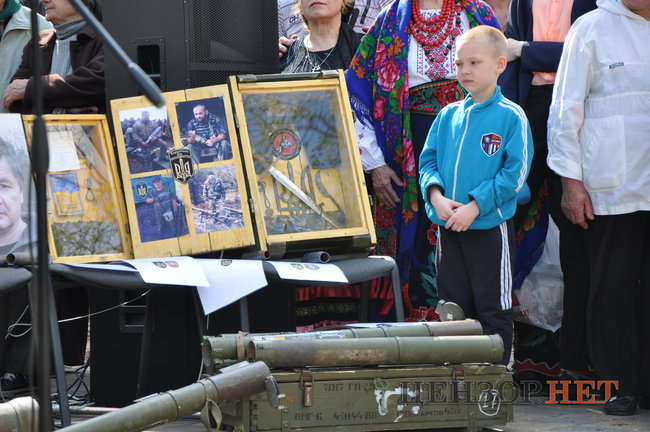Памятник офицеру 93-й бригады Мирославу Мысле, погибшему на Донбассе, открыли в Киеве 16