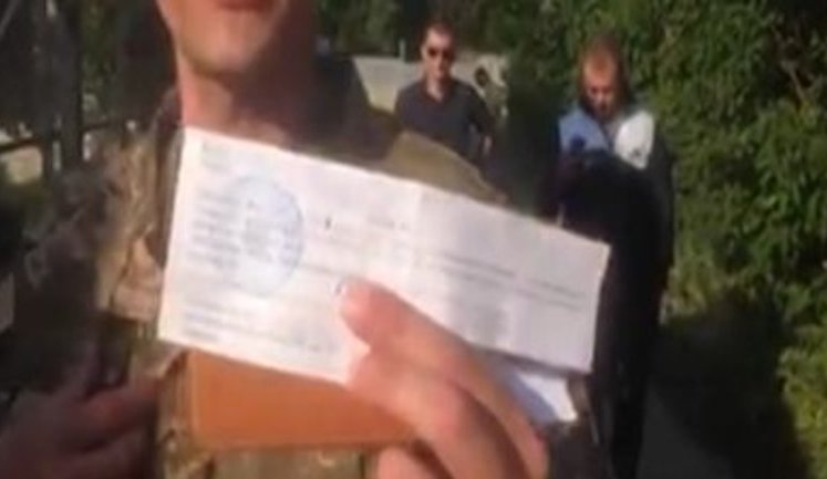 Антикорупціонеру Шабуніну вручили повістку у військкомат. ФОТОрепортаж+ВІДЕО