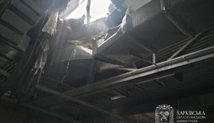Окупанти вдарили дроном по торговельному центру у Харкові: постраждали чотири людини. ФОТО
