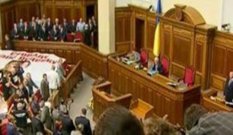 Как оппозиция освистала Януковича. То, что не показал телеканал "Рада". ВИДЕО.