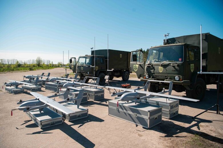 Ukrainian soldiers received 5 Poseidon UAV complexes and mobile control centers 04