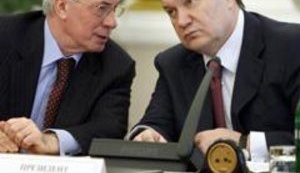 Азаров поставил Януковичу ультиматум: "Если уволят Ярошенко, то я уйду!"