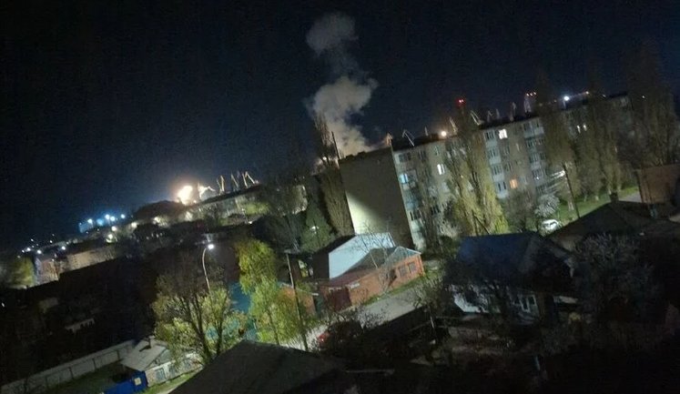 Дрони атакували Краснодарський край РФ: в районі порту лунали вибухи, зафіксовано дим. ФОТО