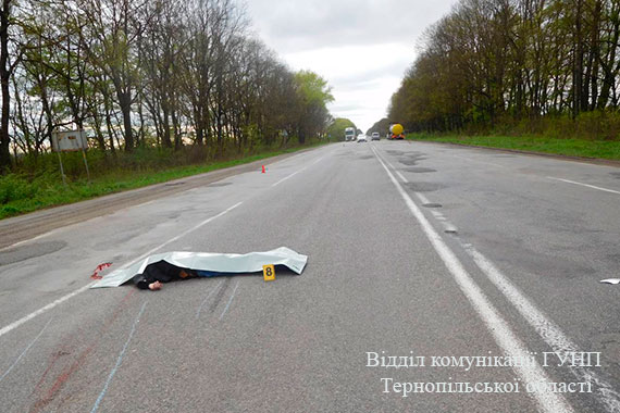 Чоловік, який перебігав дорогу на Тернопільщині, загинув під колесами 02