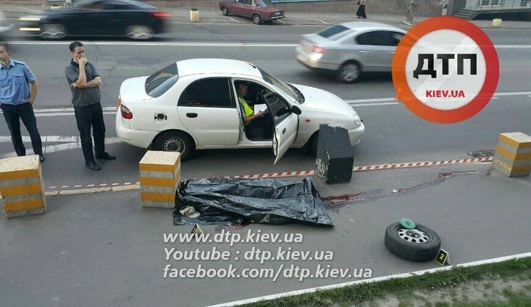 Жуткое ДТП в Киеве: отлетевшее от Volkswagen колесо убило пешехода. ФОТОрепортаж (18+)