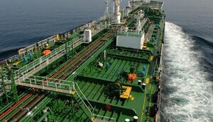 Греческие судоходные компании продолжат перевозку российской нефти несмотря на новые санкции, - Reuters