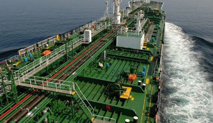 Греческие судоходные компании продолжат перевозку российской нефти несмотря на новые санкции, - Reuters