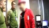 "Я на цю путьовку собирав, бл###, три года, а вони мене тупо зняли", - нетрезвого мужчину, ехавшего в отпуск, не пустили на борт самолета в Борисполе. ВИДЕО