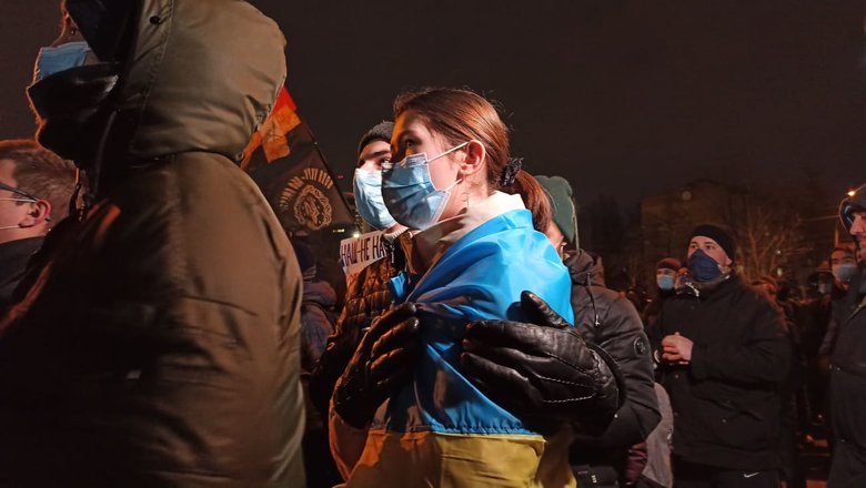 Біля телеканалу НАШ в Києві відбулась акція Вимкніть зброю Росії з вимогою санкцій проти Мураєва 13