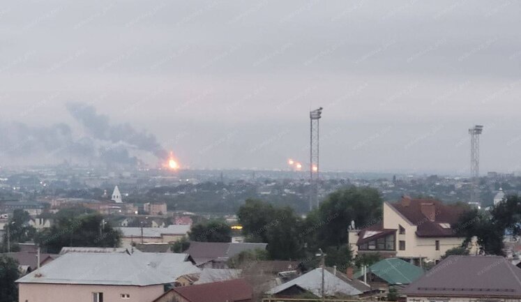 Дрони атакували Самарську область: пожежа на НПЗ у Сизрані. ВІДЕО+ФОТОрепортаж