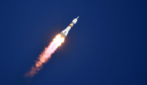 Під час збирання ракети-носія "Союз" на Байконурі застосовували грубу силу, що призвело до аварії, - росЗМІ