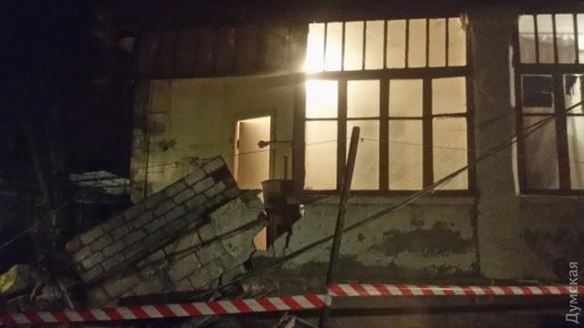 Стіна житлового будинку обвалилася в Одесі 01