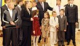 Янукович в восторге от украинских детей: Это целая армия. Они способны построить красивую и сильную страну