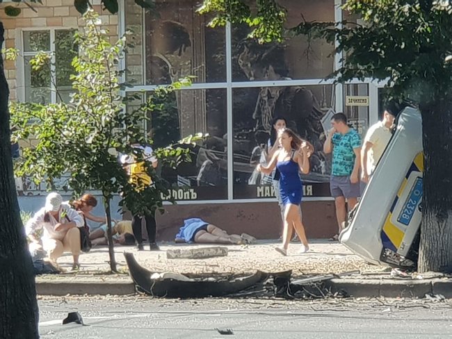 Пятеро людей постраждало внаслідок ДТП з участю патрульної машини в Сумах 04