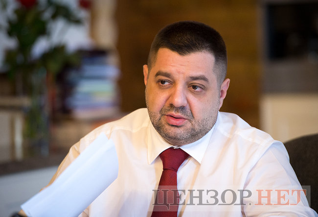 На округ в Харькове, по которому идет Грановский, от Слуги народа поставили блогера Куницкого с гражданством Израиля. Сам он это опровергает (обновлено) 07