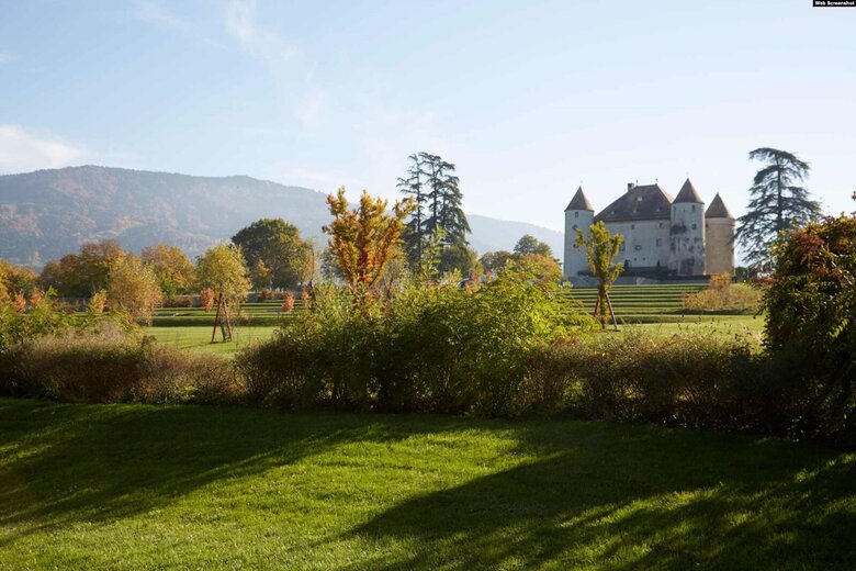 СМИ нашли ранее неизвестную недвижимость Коломойского: замок 15 века и апартаменты напротив Эйфелевой башни 03