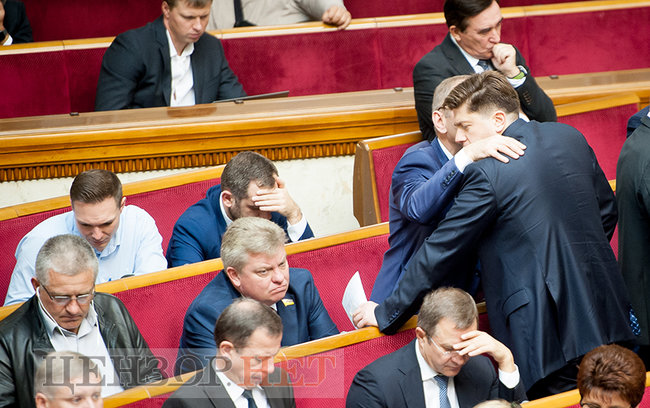Закон об упрощенном гражданстве для иностранцев-воинов и нарушитель дресс-кода Лещенко, - рабочий день Рады 2 октября 19