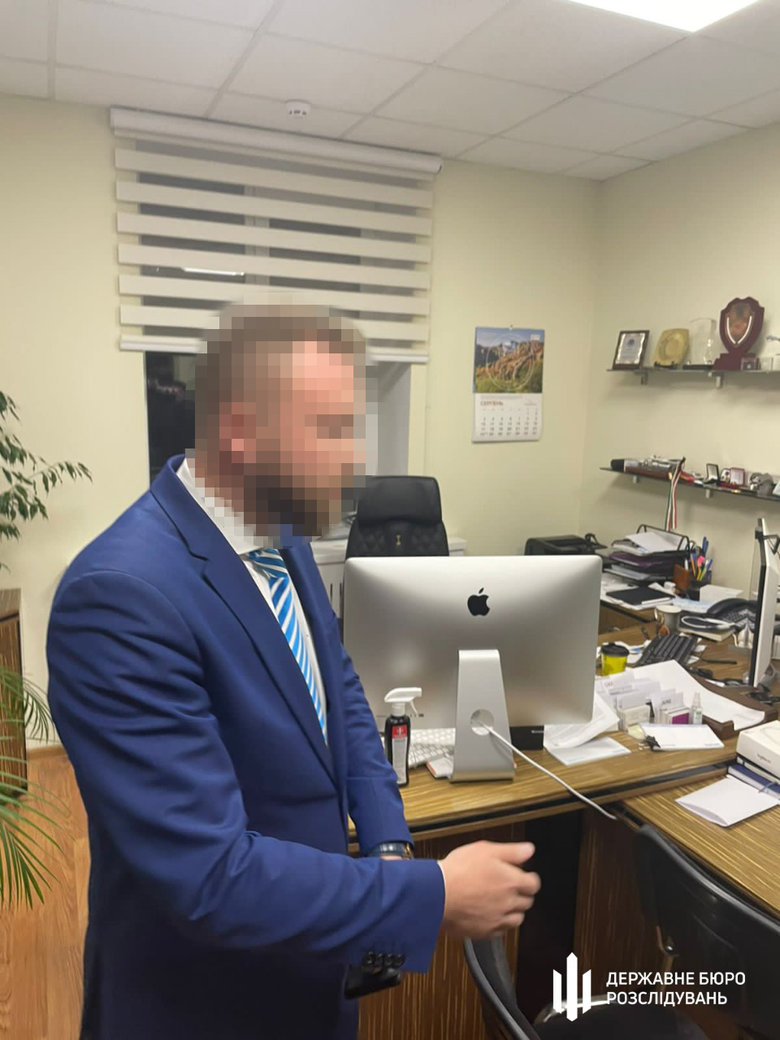 Керівник підприємства Укроборонпрому вимагав 80 тис. грн у іноземної компанії за допомогу, - ДБР 03