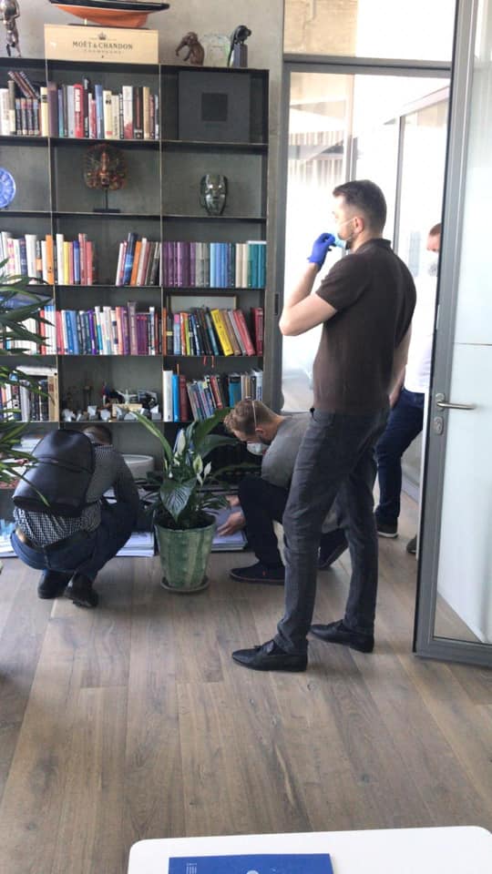 ГБР провело обыски в офисе застройщика Вавриша 02