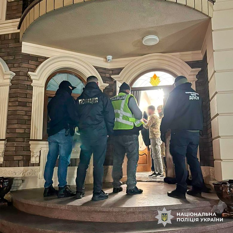 Нацполіція ліквідувала канал незаконного виїзду за кордон на Буковині