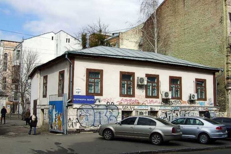 На Подолі в Києві без дозволу знесли одну з найстаріших дерев’яних садиб - двохсотлітню 03