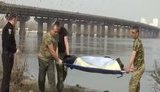Тіло жінки в зимовому одязі витягли з Дніпра в Києві. Можливо, це зникла взимку студентка з Туркменістану. ВIДЕО