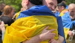 Украина вернула в ходе обмена военного, который был в плену у РФ с 2017 года: "Как во сне, не верится, что я дома". ВИДЕО