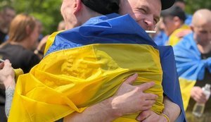 Украина вернула в ходе обмена военного, который был в плену у РФ с 2017 года: "Как во сне, не верится, что я дома". ВИДЕО