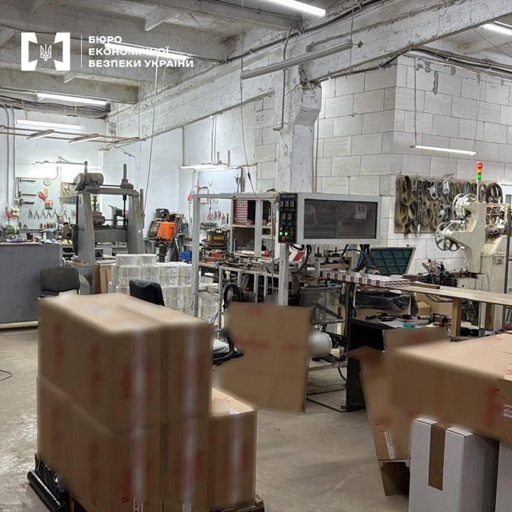 БЕБ знайшло найбільшу в Україні підпільну фабрику у Чернівцях
