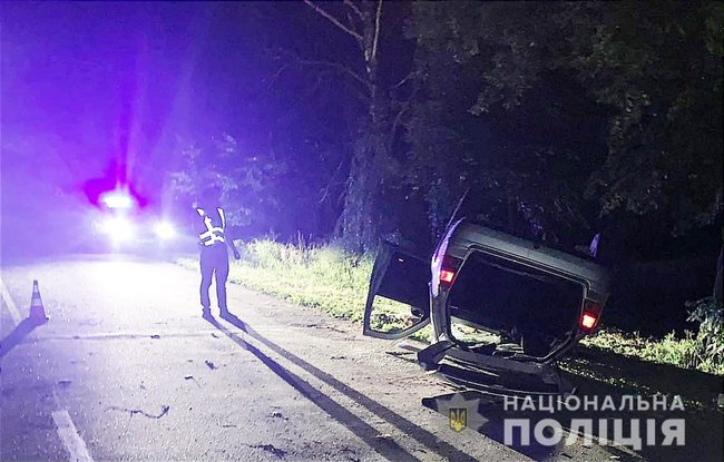В салоне автомобиля было 16 человек, семеро из которых - дети: в полиции рассказали подробности смертельного ДТП под Киевом 03