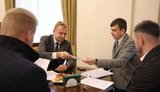 У будь-якій цивілізованій країні світу моляться, залучають інвестора, а у нас б