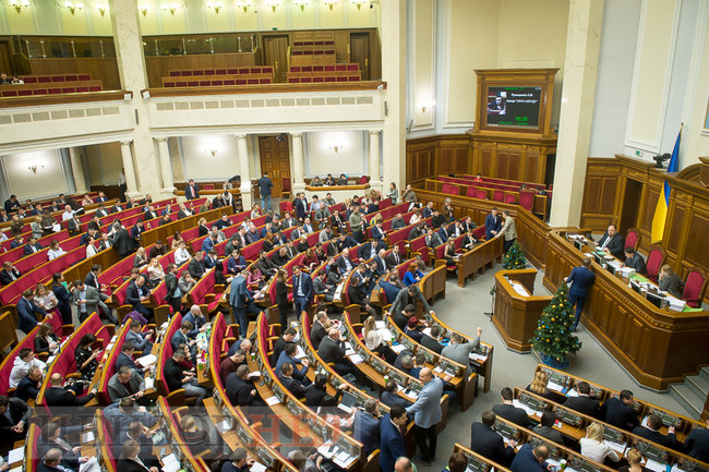 Обнимающая Потураева Янченко, слуга народа Салийчук просит помощника составлять базу обещаний, Галайчуку советуют отменить корпоратив, - день работы ВР 18 декабря 10