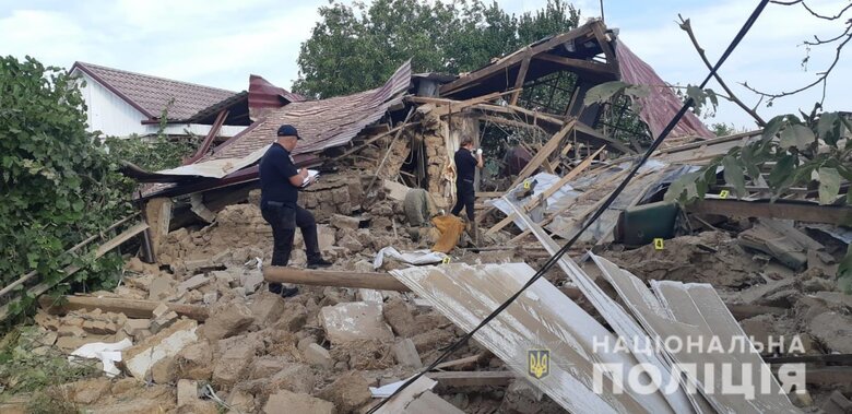 Последствия обстрела российскими войсками Никопольского района Днепропетровской области, - Нацполиция 04