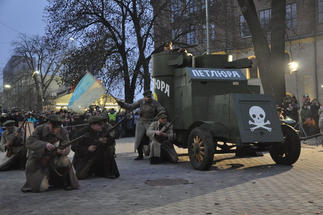 У Києві відбулася історична реконструкція бою за завод Арсенал між військами УНР і більшовиками 28
