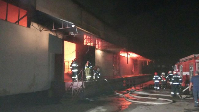 В Полтаве горел склад Новой почты 01