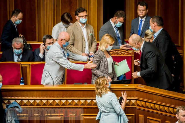 Радісна Верещук, Корнієнко, який насмішив зал, вітання Гетманцева Королевській і розуміючий погляд Третьякової на Тищенка, - робота ВР 17 липня 10