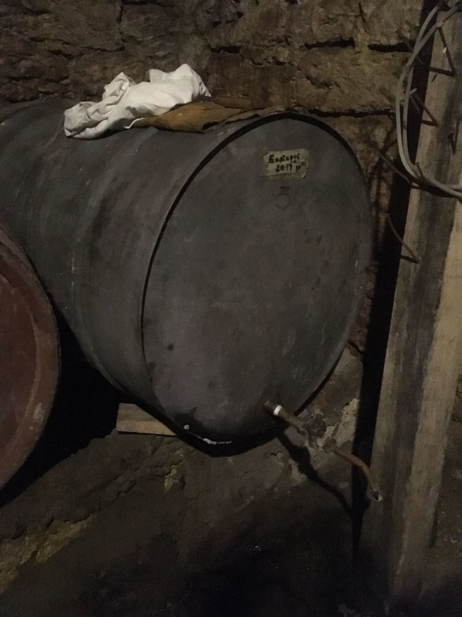 Кустарне виробництво фальсифікованого вина ліквідували на Миколаївщині 01