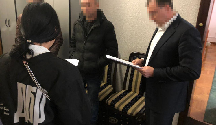 ДБР виявило злочинну схему експорту горіхів за участю посадових осіб ДФС. Збитки для бюджету - 15 млн. ФОТО