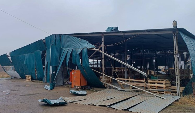 Россияне атаковали дронами Городню на Черниговщине: ранены два работника деревообрабатывающего предприятия. ФОТОРЕПОРТАЖ