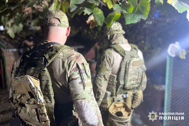 Чоловік на Черкащині стріляв в односельців з рушниці та поранив поліцейського 02