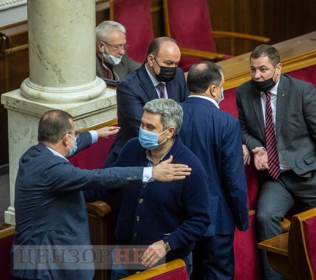 Розповідь Медведчука, обійми від Балоги, нарада у Верещук, дискусія Гетманцева і привітання Разумкова Халимону, - день роботи ВР 1 грудня 23